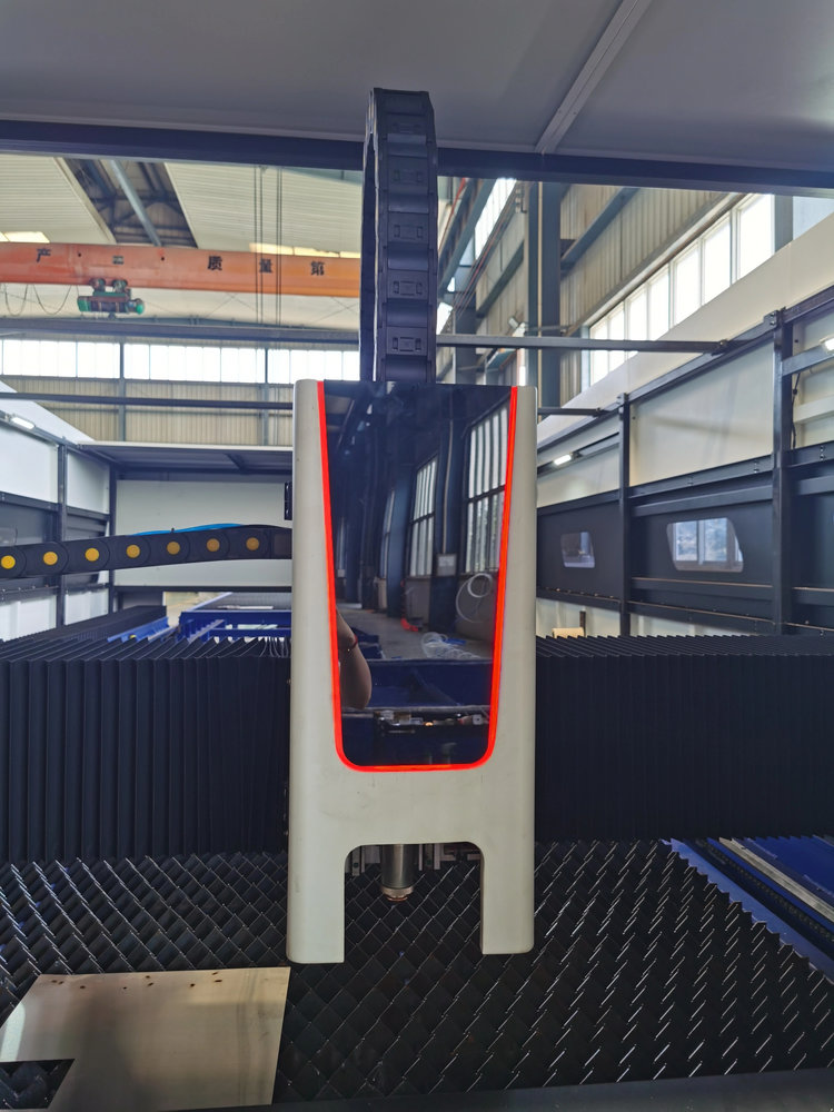 Fully Enclosed CNC Fiber Laser - đánh giá và giá Industrial Laser Uses